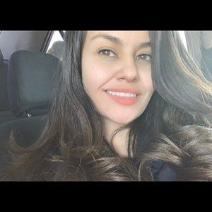 Meet your Posher, Claudia